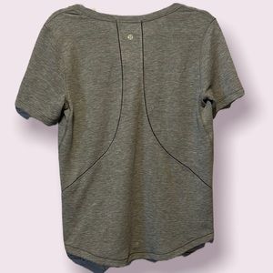 Lululemon Long Distance Short Sleeve Top Size 8 Gray Like New